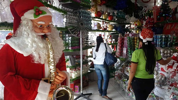 Comércio aposta na venda de artigos de decoração para o Natal