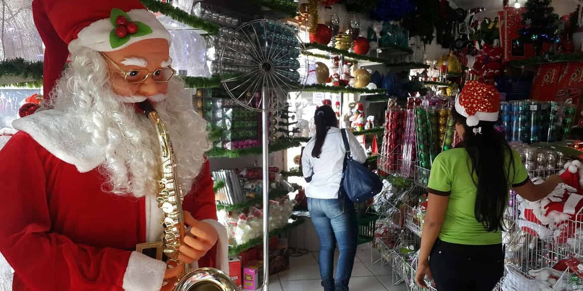 Comércio aposta na venda de artigos de decoração para o Natal