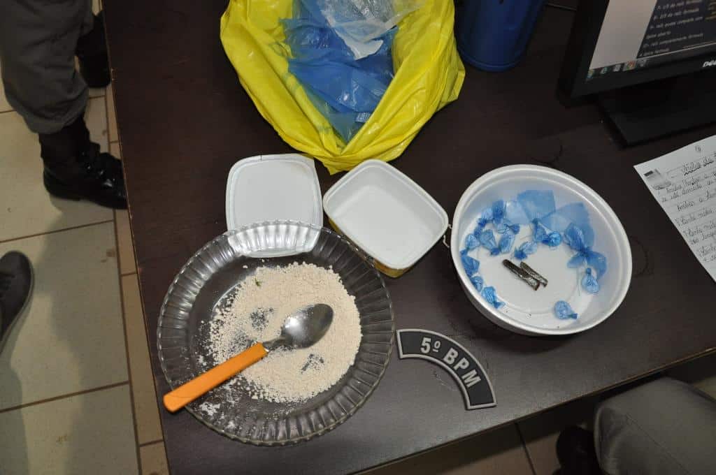 Denúncia anônima leva polícia a um laboratório de refino de cocaína 2 Denúncia anônima leva a polícia a um mini laboratório de refino de cocaína em Rio Branco 1