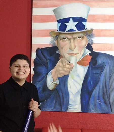 Em uma solenidade muito emocionante realizada na última quarta, Renan Henrique Pereira irradia felicidade em ter concluído com as melhores notas o Wizard Inglês. Toda orgulhosa também estava lá sua mãe, a advogada Wiliane Pereira.