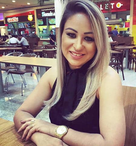 A designer de interiores e agora empresária Rebeka Oliveira neste sábado inaugura sua loja, a Casa D’Luxo.