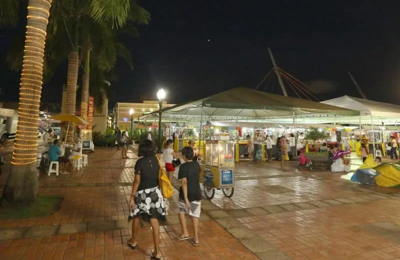 Feira Natalina de Economia Solidária começa amanhã e vai até 3 de janeiro no Mercado Velho