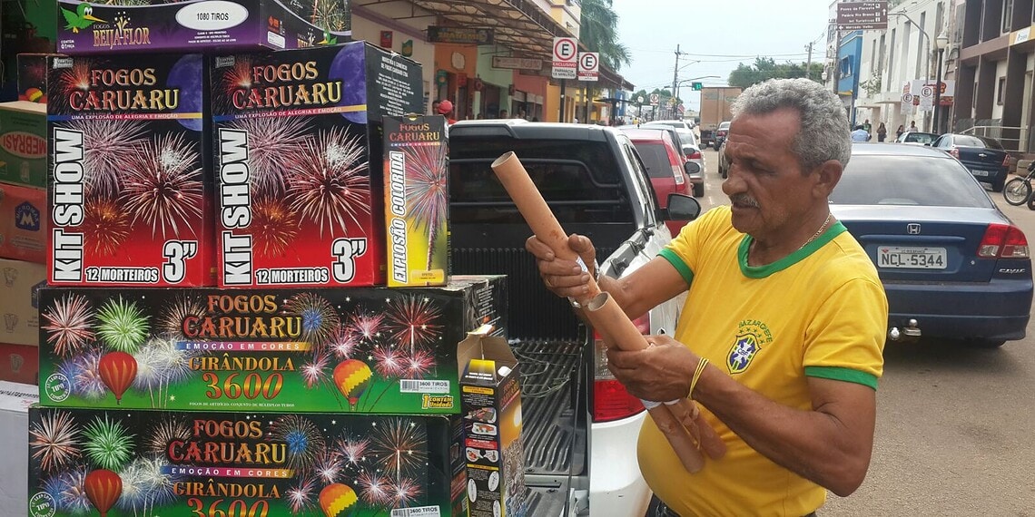 Venda de fogos de artifício cresce nos últimos dias do ano