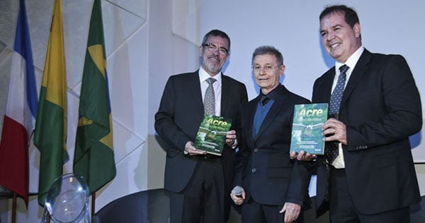 O Voo da Águia em Paris 1 Foto 1