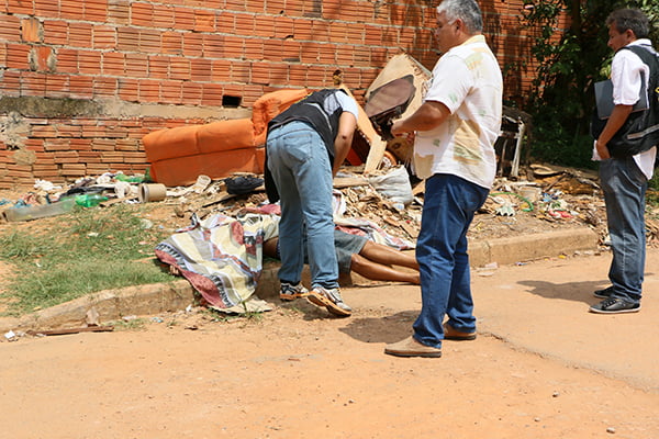 Vítima foi supostamente assassinada por duas pessoas na presença de testemunhas
