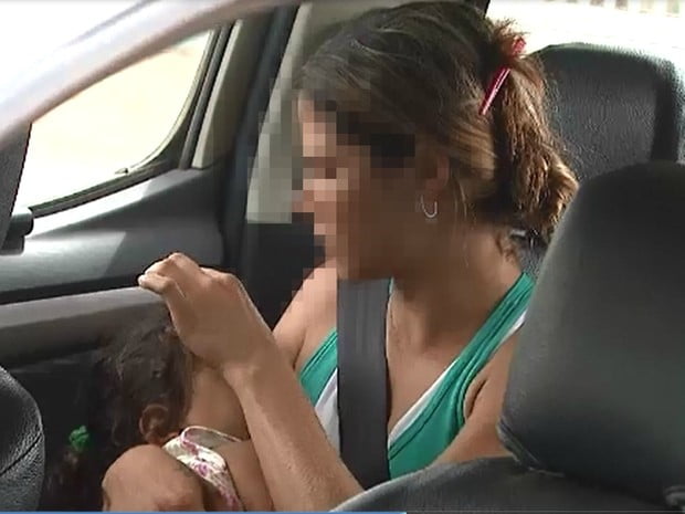 Mulher é presa com quase 2 kg de maconha nas fraldas da filha de 9 meses