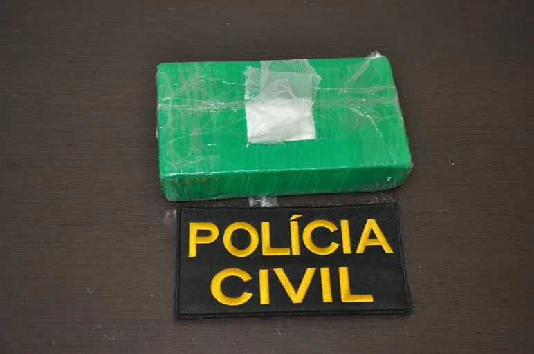 Polícia prende mulher com 1kg de cocaína pura
