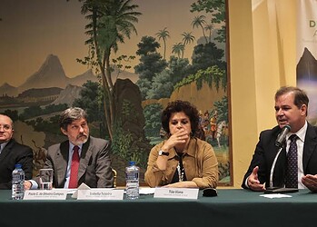 Tião Viana anuncia na COP 21 criação de Unidade de Conservação