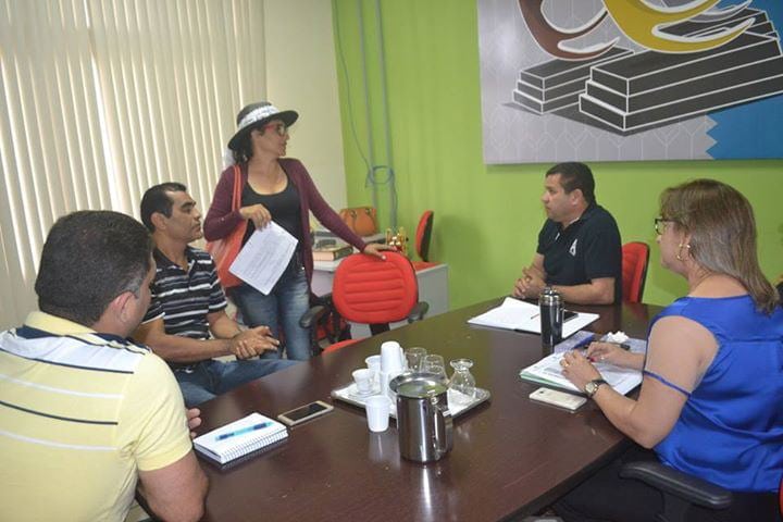 Comissão do sindicato conversou com o gestor da SEE. (Foto: Cedida)