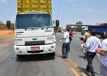 Caminhões têm novo limite de peso para trafegar em trecho da BR-364 no Acre