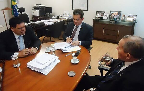 Funasa libera recursos para Ufac com empenho de Flaviano Melo