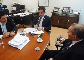 Funasa libera recursos para Ufac com empenho de Flaviano Melo