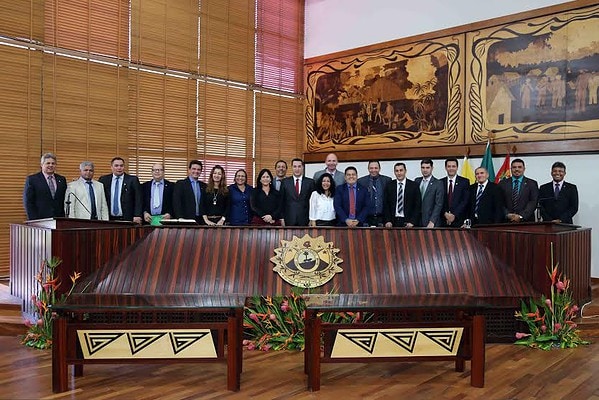 Parlamentares levam gabinete itinerante a municípios durante o recesso parlamentar