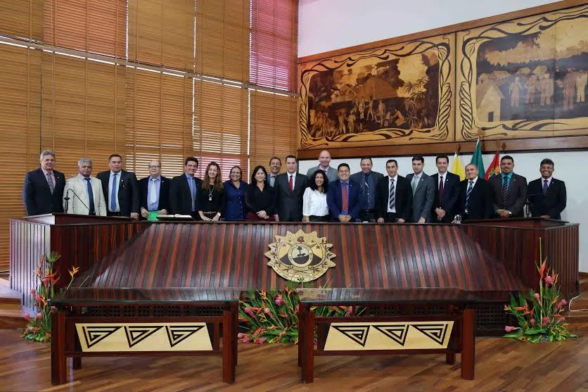 Parlamentares levam gabinete itinerante a municípios durante o recesso parlamentar