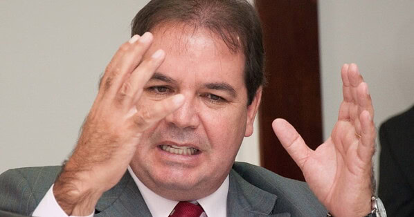 Tião Viana comenta abertura de processo impeachment da presidente Dilma
