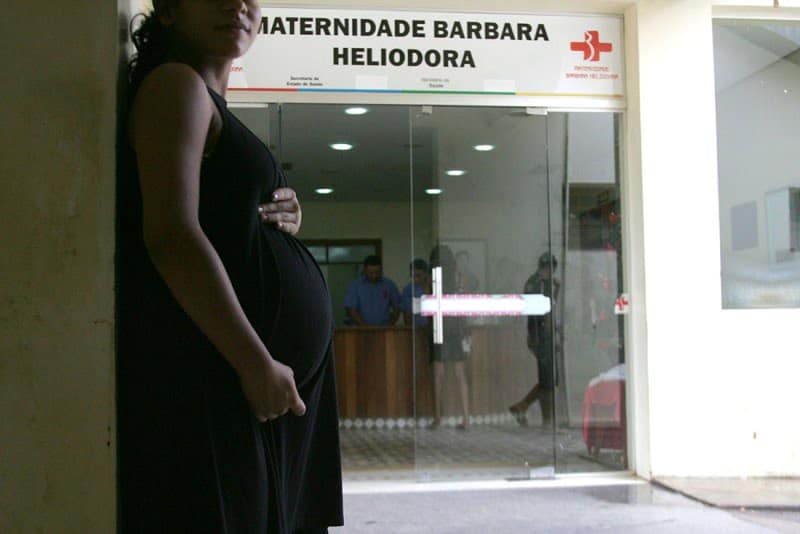 Quando uma dádiva vem cedo demais 2 1.1 - Da infância à maternidade - a história de duas jovens que se tornaram mães precocemente - OL