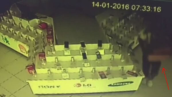 Bandido armado invade loja e rouba mais de 50 mil em celulares