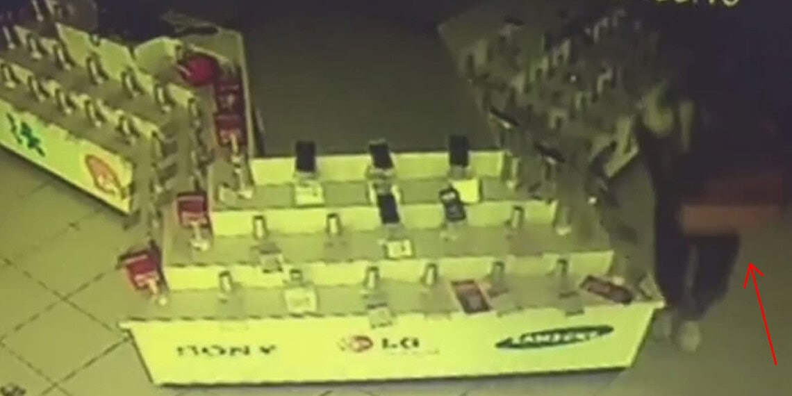 Bandido armado invade loja e rouba mais de 50 mil em celulares