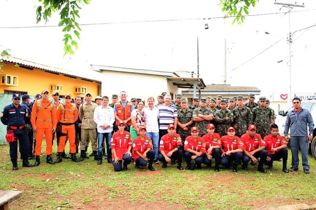 Bairro com alto índice de infestação do Aedes aegipty recebe mutirão de limpeza 3 2.1 - Agente epidemiológico da dengue (Fotos Assis Lima) (3)