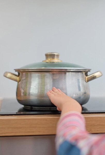 Bombeiro dá dicas de como evitar acidentes domésticos com crianças