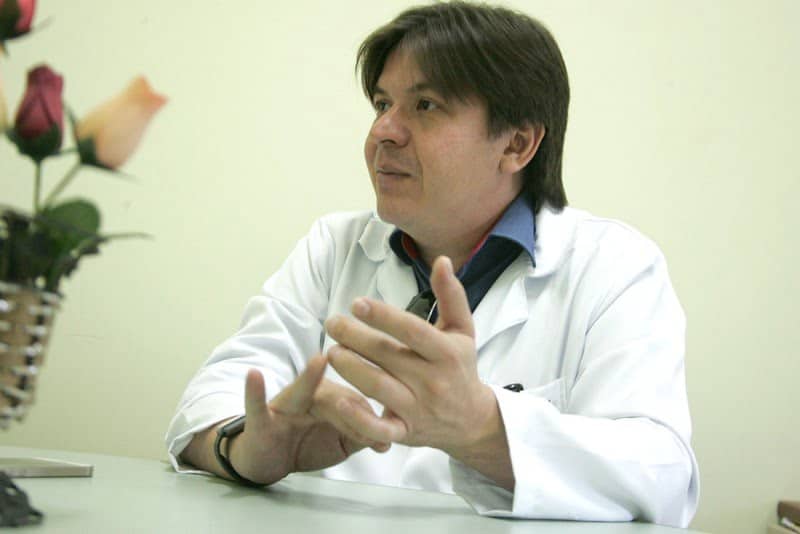 Quando uma dádiva vem cedo demais 8 Médico Everton Santiago diz que na gravidez precoce o impacto maior é psicológico
