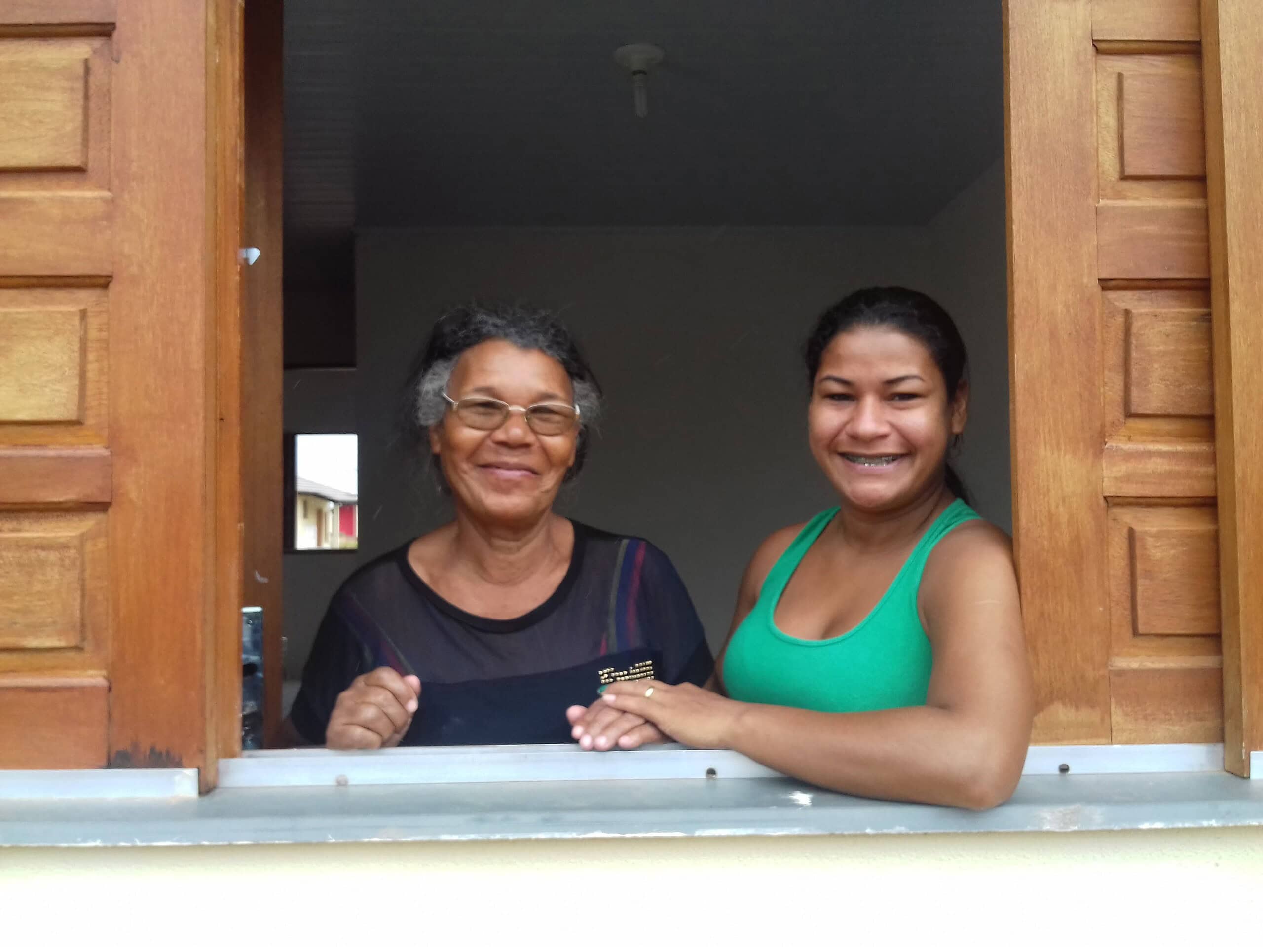 Moradora Antônia Pereira comemora não precisar mais se preocupar com alagações