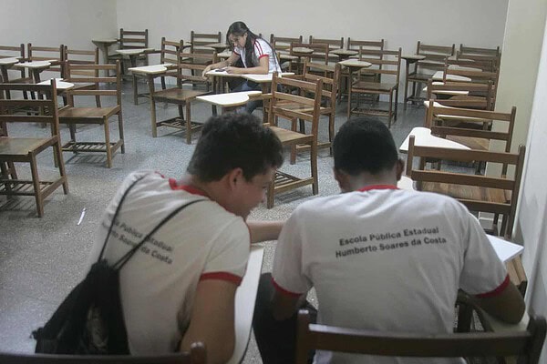 Após manifestações dos alunos, SEE/AC mantem escola funcionando e com matrículas abertas a partir do dia 25