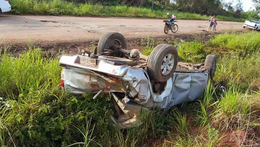 Bando armado invade casa, rende casal de idosos e rouba duas caminhonetes 1 Bando armado invade casa, rende casal de idosos e rouba duas caminhonetes