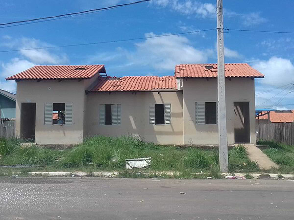 Mesmo com rondas policiais casas ainda não entregues no bairro Cabreúva são depredadas