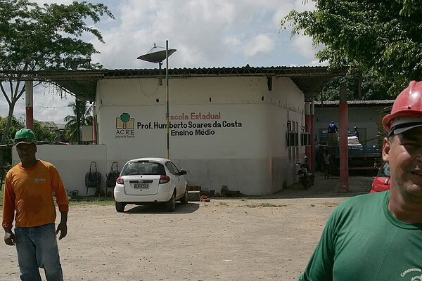 Funcionários não aceitam fechamento da escola Humberto Soares
