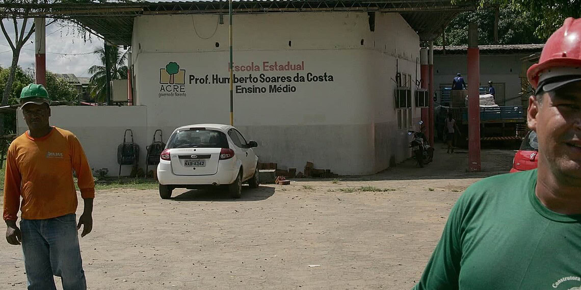 Funcionários não aceitam fechamento da escola Humberto Soares