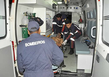 Morador de rua é esfaqueado por desconhecido na Via Chico Mendes