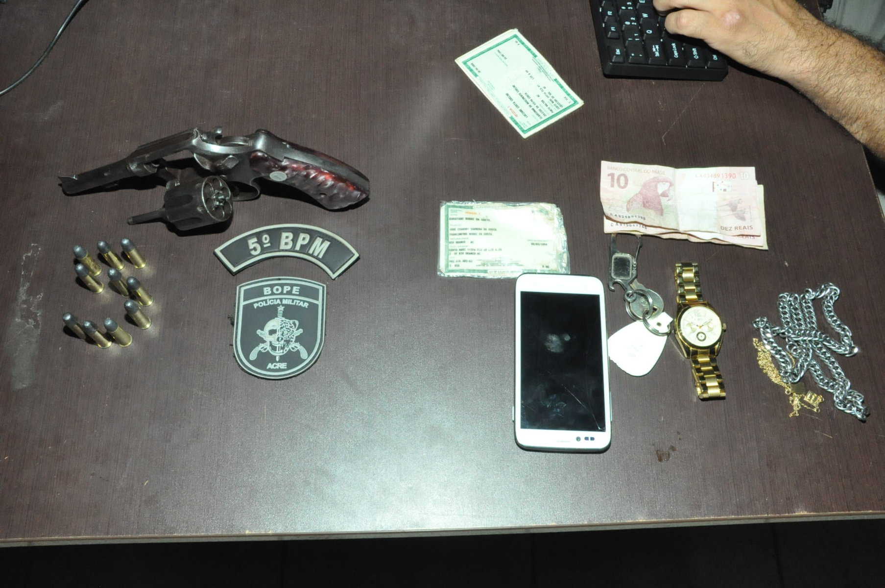 Polícia prende casal com arma e objetos furtados - CEDIDA (3)