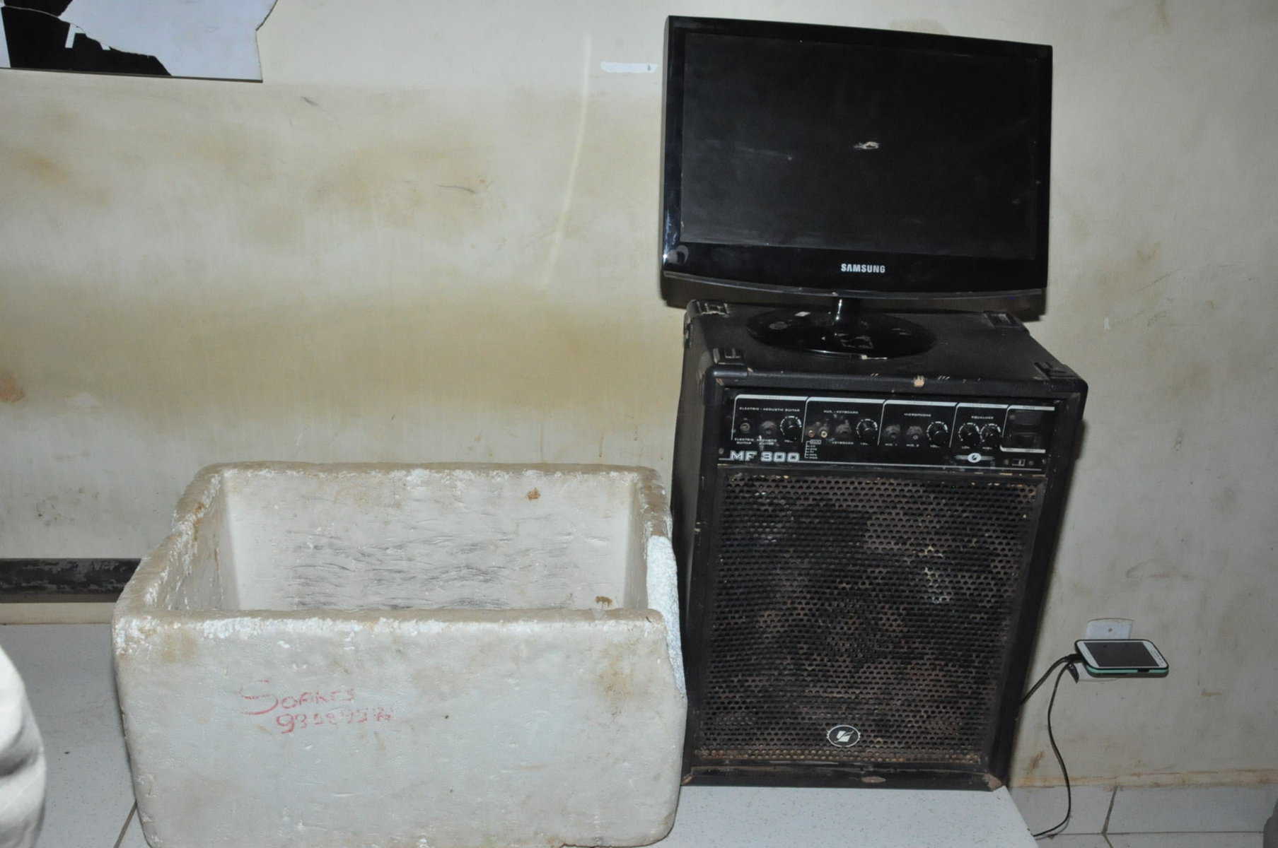 Polícia prende casal com arma e objetos furtados 3 Polícia prende casal com arma e objetos furtados - CEDIDA (2)