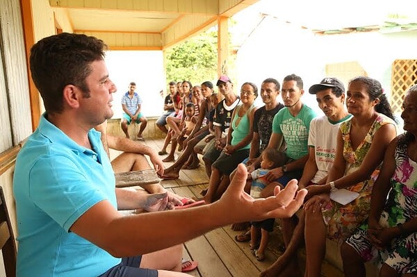 No recesso, Gladson Cameli realiza ações participativas ouvindo comunidades ribeirinhas