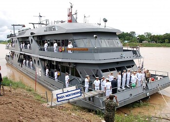 Navio-hospital leva atendimento à população ribeirinha no Acre