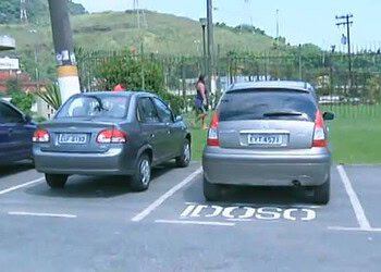 Multa para quem estaciona em vagas reservadas aumenta 140%